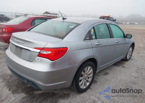 2014 Chrysler 200 Touring z USA, uszkodzony, nr VIN 1C3CCBBG7EN105949